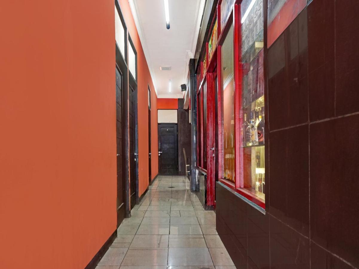 Oyo 90702 Wisma Tobana Kebayoran Mencil Exterior photo
